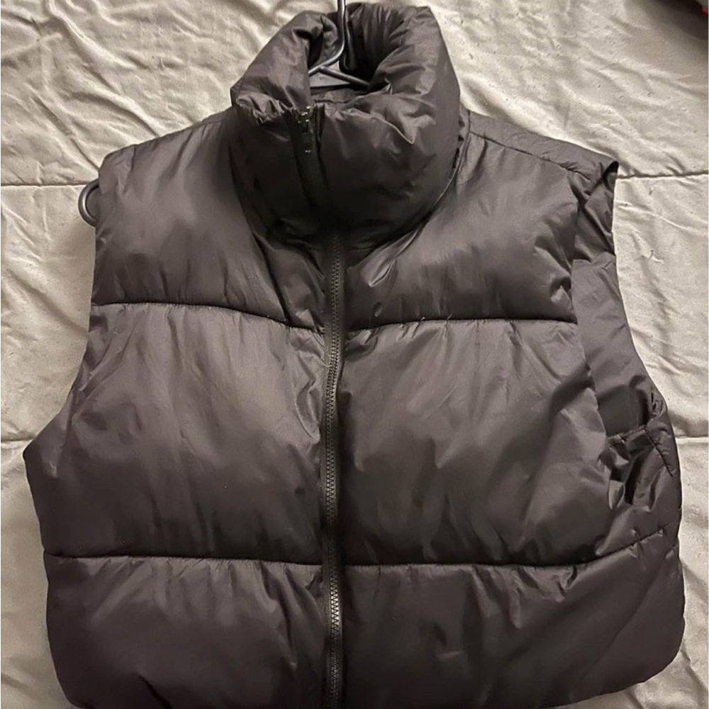 Cropped puff vest